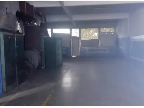 Galpon en Venta 43  mts Fondo