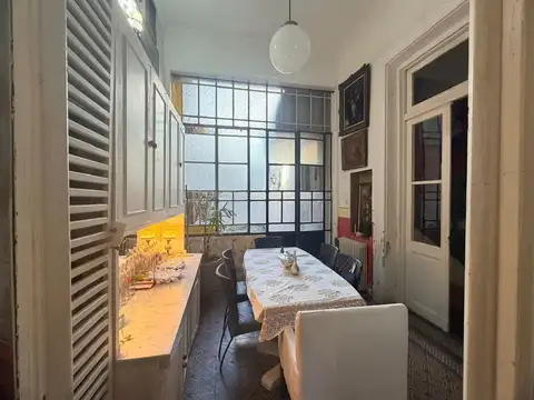Casa 8 ambientes con 5 baños