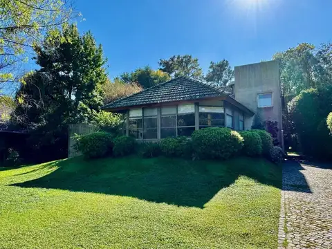 HPCC: CASA 6 DORMITORIOS AL GOLF. REFACCIONADA.