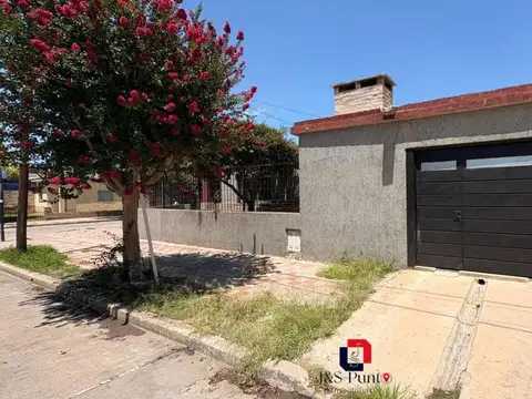 Casa esquina con Galpón en Barrio Empalme