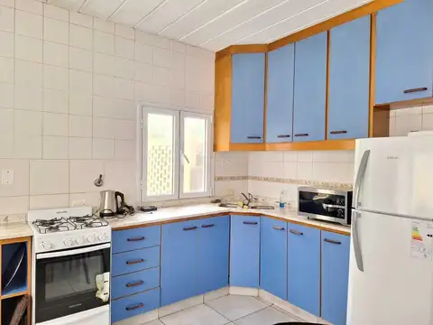 Casa en Alquiler con 4 cocheras