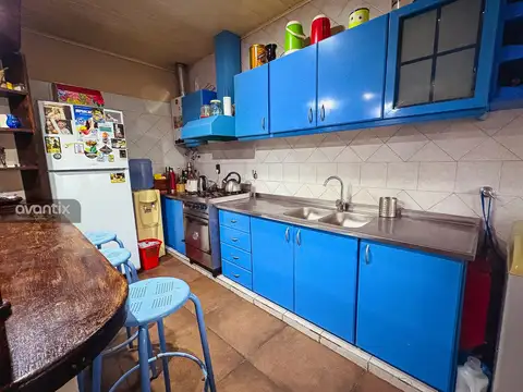 Casa 6 ambientes con 2 baños