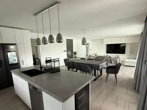 Casa 5 ambientes con 5 baños