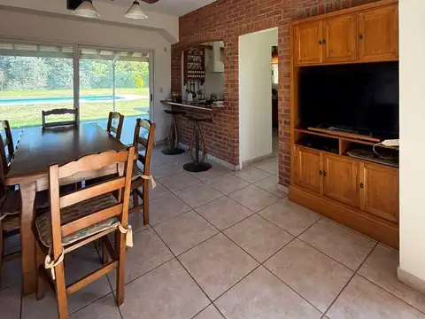 Casa 5 ambientes con 3 baños