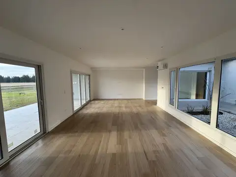 CASA EN VENTA EN LA VICTORIA AREA 60 3 DORMITORIOS