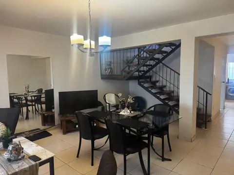 Casa 5 ambientes con 3 baños