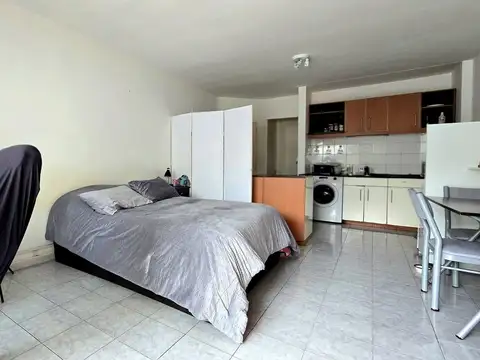 Departamento monoambiente en venta en Almagro con cochera