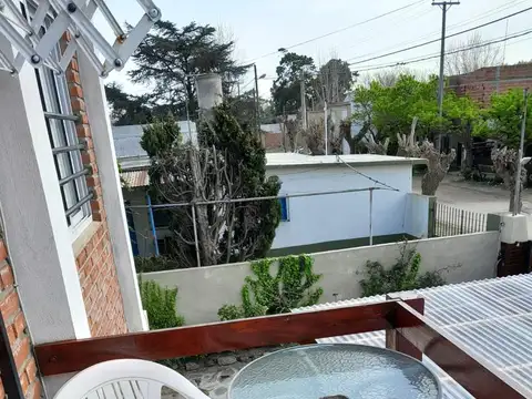 Oficina 8 ambientes con 4 baños