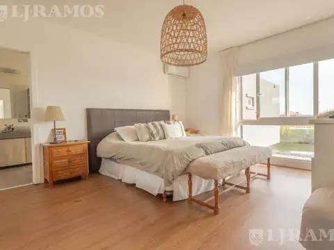 Casa en venta Barrio Marinas  AL AGUA - Puertos/ Escobar