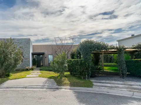 Venta Casa 3 ambientes, San Sebastián, área 13
