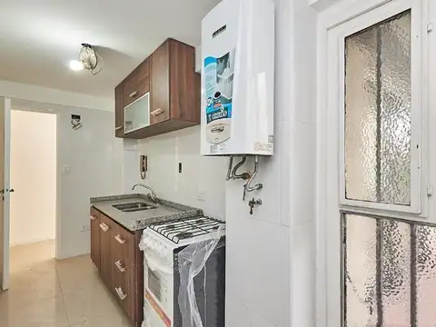 Departamento en Castelar de 4 amb. amplos con balcon excelente ubicacion