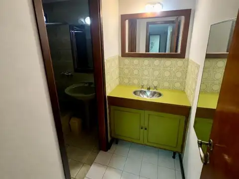 Chalet en venta 5 ambientes con quincho y garaje - Parque Luro