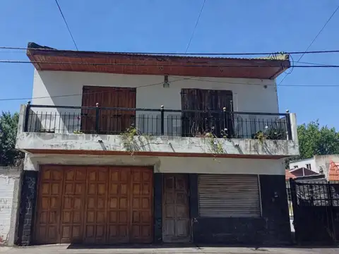 28 e/ 77 y 78 Casa en venta de 3 dormitorios
