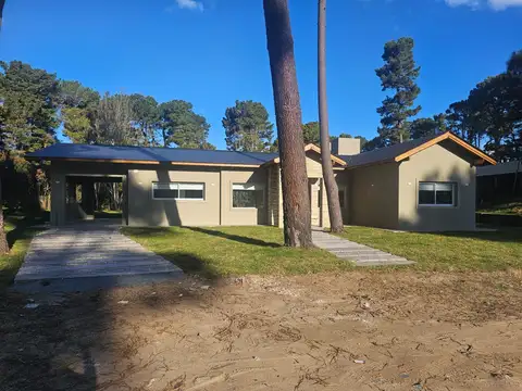 Casa a estrenar en barrio residencial Alamos