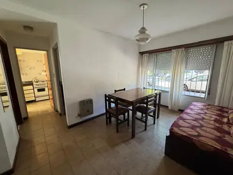 VENTA DEPARTAMENTO 2 AMBIENTES FRENTE LUMINOSO