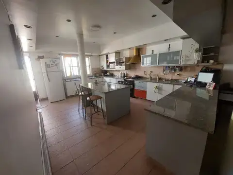 VENTA – CASA 4 AMBIENTES EN EXCELENTES CONDICIONES – ¡APTO CRÉDITO!