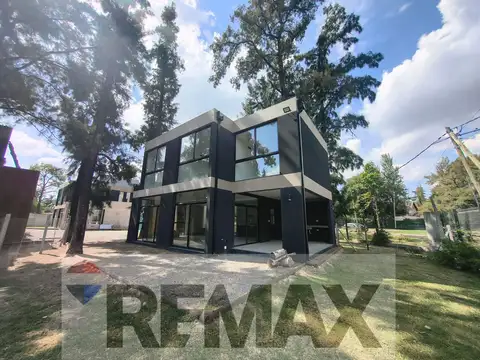 CASA 7 VENTA 4 AMBIENTES BARRIO ALTOS DEL MONTE