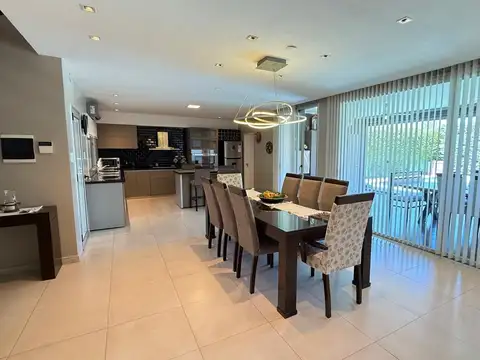 Casa 6 ambientes con 3 baños