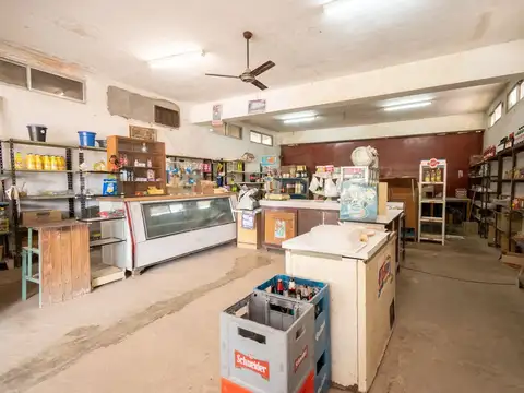 Venta de Casa + Local comercial + Galpón en Recreo