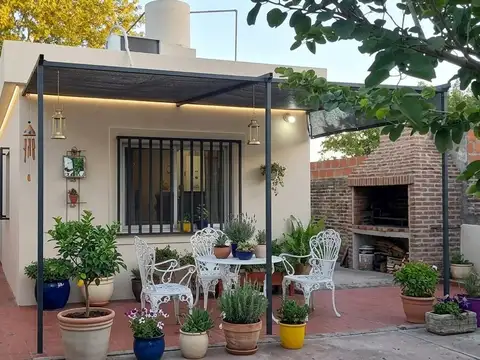 Av. Arijón 3970: Lote de 250 m² con construcción sólida