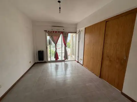 Luminoso 2 ambientes en venta; Zona centrica Caseros