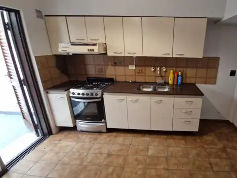 Casa 7 ambientes con 2 baños