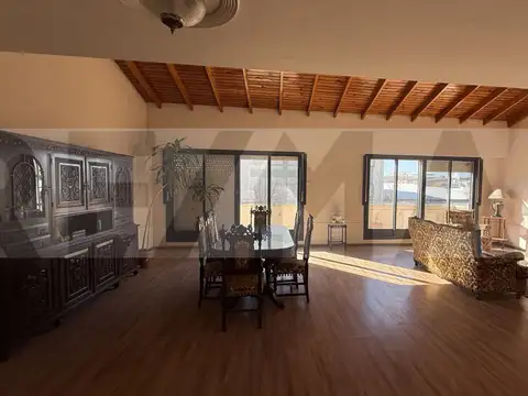 Depto Tipo Casa en Venta de 8 ambientes