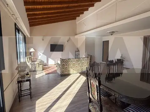Depto Tipo Casa 8 ambientes con 5 baños