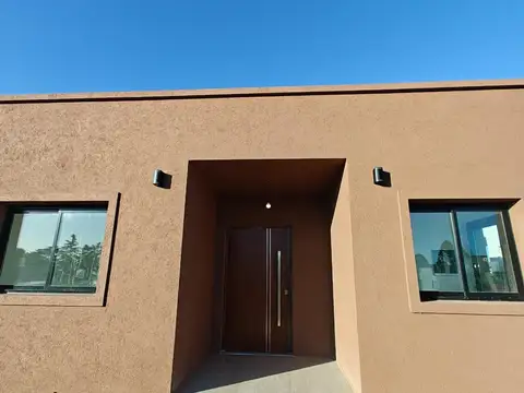 Casa 4 ambientes con 3 baños