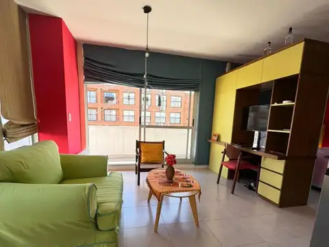 VENTA DE DEPARTAMENTO  2 AMBIENTES AMOBLADO CON BALCON  EN MONSERRAT