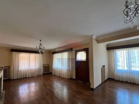 VENTA CASA CARRASCO  4 DORM, SERV BARB Y PISCINA