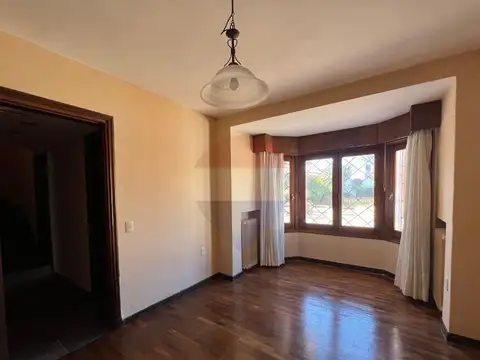 Casa 4 ambientes con 6 baños
