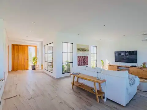 Casa 5 ambientes con 3 baños