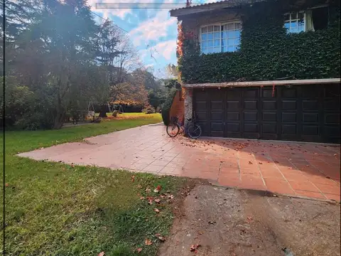 Casa 8 ambientes con 4 baños