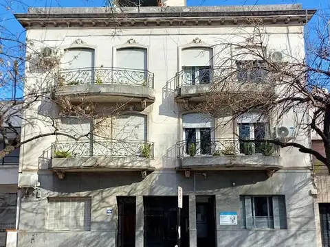 PH en planta baja con gran galpon interno