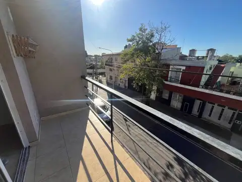 Depto monoambiente con Balcón en CASEROS