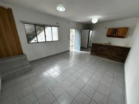 Depto Tipo Casa en Alquiler con 1 cochera