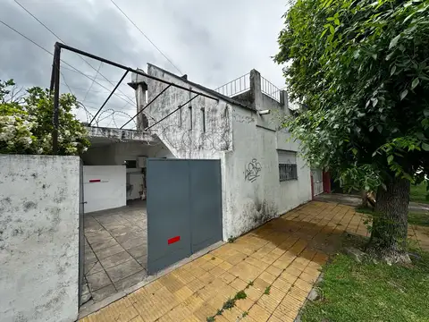 PH monoambiente con cochera y terraza en alquiler Moreno