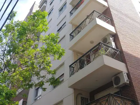 Departamento 2 ambientes en Torre de categoría, vista al río. - San Isidro