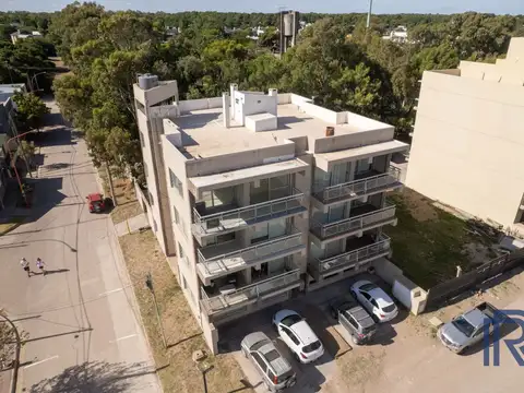 Departamento en venta de 2 dormitorios c/ cochera en Monte Hermoso