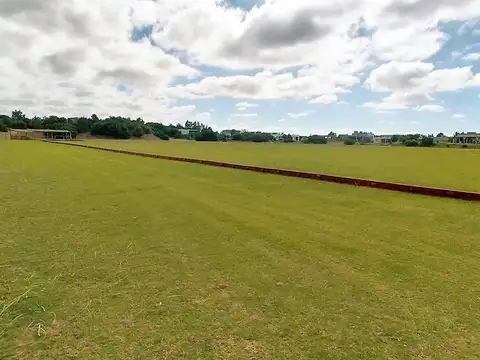 Lote en Costa Esmeralda - Sector Ecuestre entre las dos canchas de polo