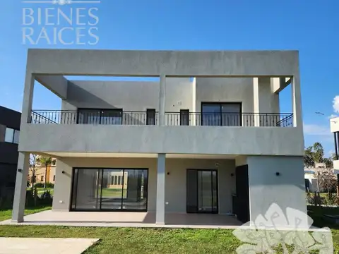Casa 4 ambientes con 3 baños