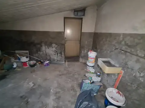 Charcas al 2800 y Anchorena, Recoleta. Primer subsuelo. Cochera doble para 2 autos grandes. Por rampa. 11 x 2 = 22 m2. Con baulera enorme abierta