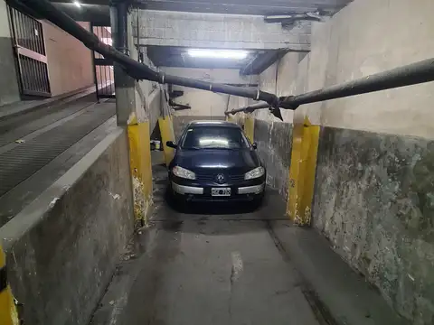 Charcas al 2800 y Anchorena, Recoleta. Primer subsuelo. Cochera doble para 2 autos grandes. Por rampa. 11 x 2 = 22 m2. Con baulera enorme abierta