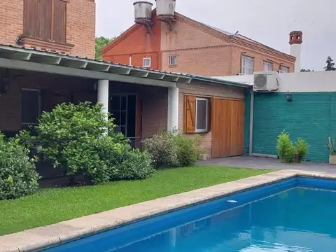Casa en venta - 3 Dormitorios 2 Baños - Cochera - 800Mts2 - Tristán Suárez