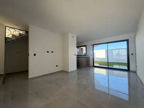 Casa 3 ambientes con 1 baño