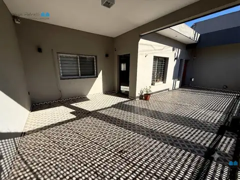 Casa en venta 5 ambientes con piscina y quincho en Villa Luzuriaga