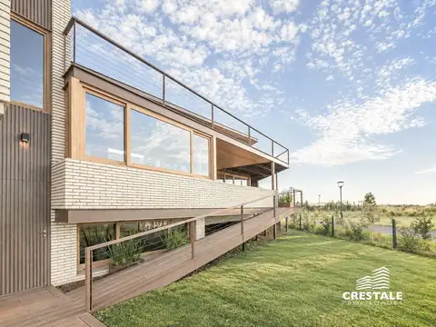 Casa 7 ambientes con 2 baños