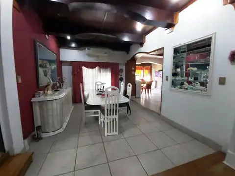Casa 5 ambientes con 3 baños
