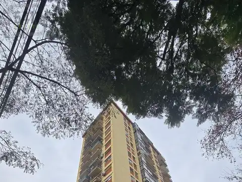 Venta Departamento 3 ambientes con Balcon piso alto vista abierta en Flores